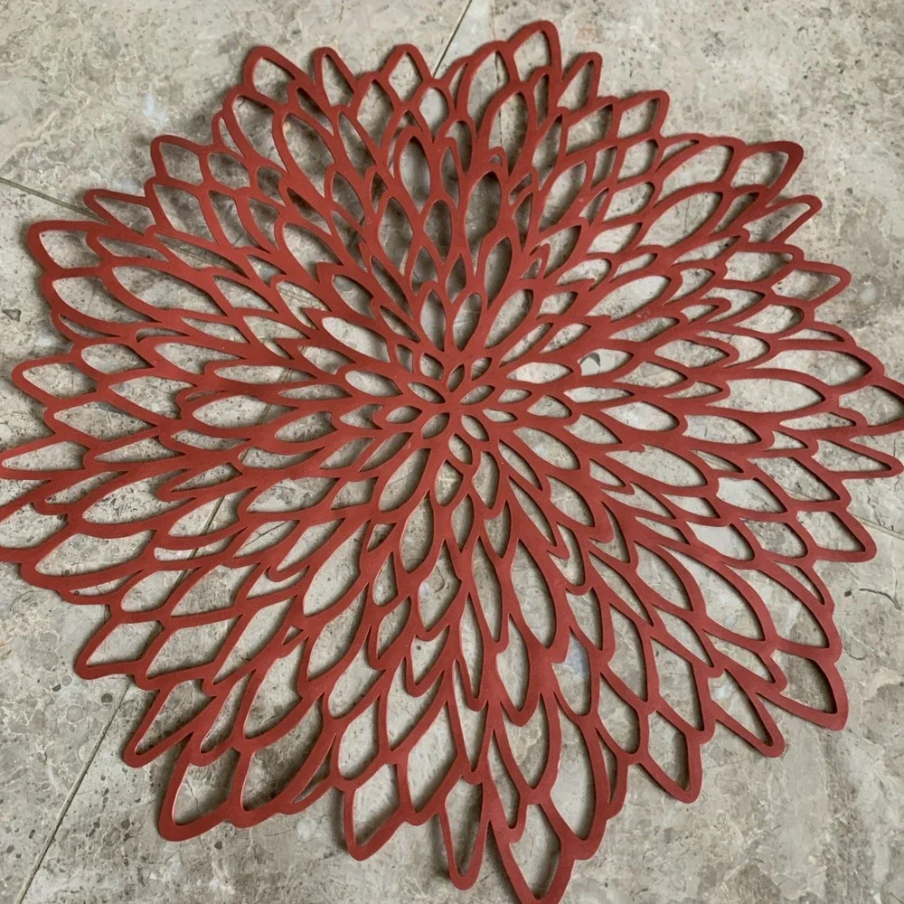 Placemats Pressed Vinyl Metallic Shiny Floral Dinning Mats Round Leaf 18 Red